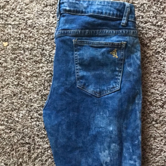 Designer - Picture 3 of 3